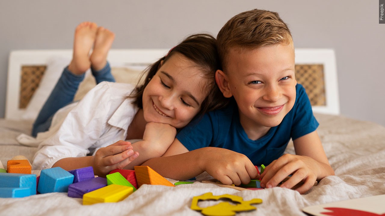 siblings playing a brain teaser